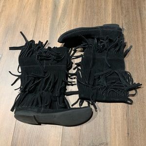 Minnetonka black boots
